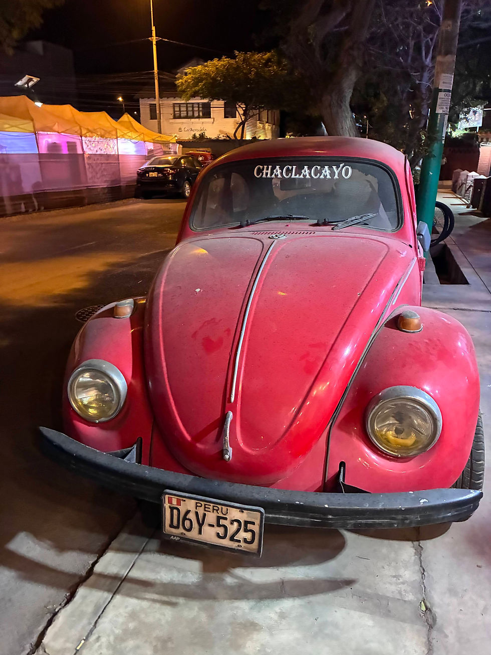 This car is parked right between the schwarma guy and La Oficina!