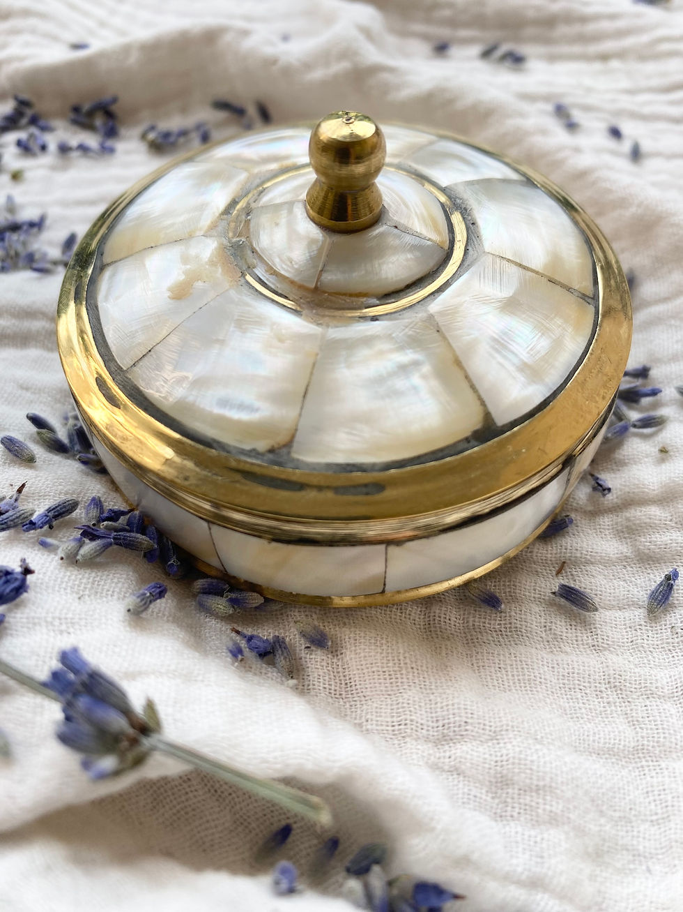 Boîte en nacre blanche