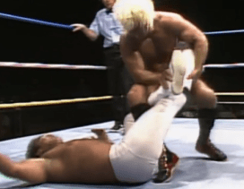 Esta imagem tem um texto alternativo em branco, o nome da imagem é flair-steamboat-1.png