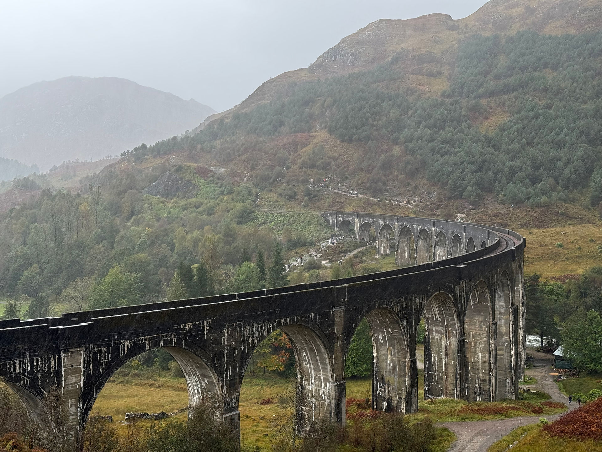 Glenfinnan viaduct train harry potter scotland