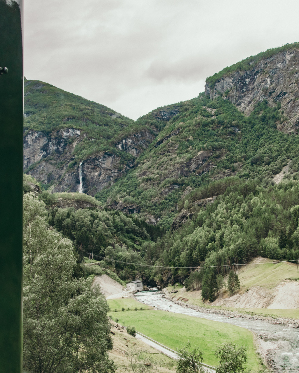 Oslo to Bergen train most scenic train journey in Europe Norway in a nutshell Bergen Line Norway Flåm Railway (Flåmsbana) — near-universally paired with Bergensbanen in top-ranking posts; worth at least a mention/section since readers cross-search it Myrdal to Flåm train Hardangervidda plateau train Oslo to Bergen by train scenery best train journeys in the world slow travel Norway Norway train guide / how to book Bergensbanen tickets Bergensbanen route map / stops, bergen railway, bergen line, bergensbanen
flåm railway