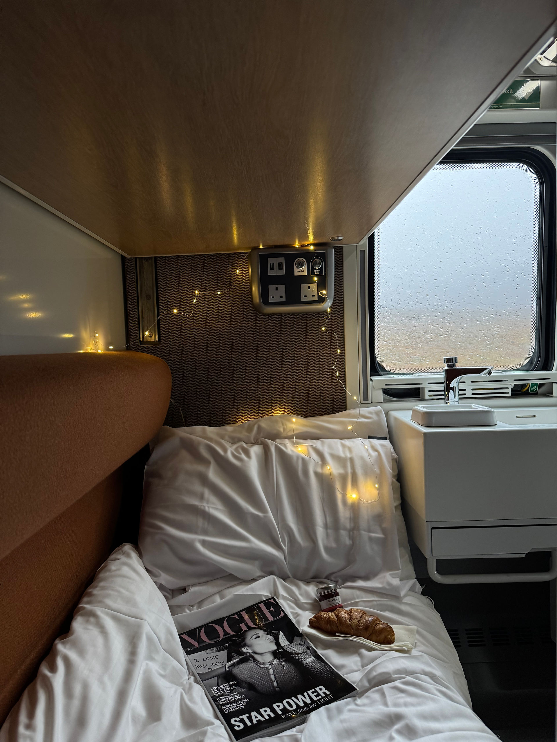 caledonian sleeper club en suite room night train scotland england uk