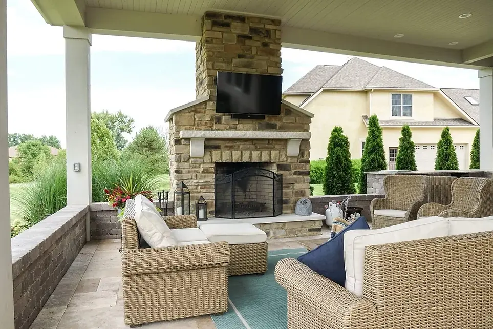 outdoor-fireplace-453320119_468329859289739_8702744315572228070_n.webp