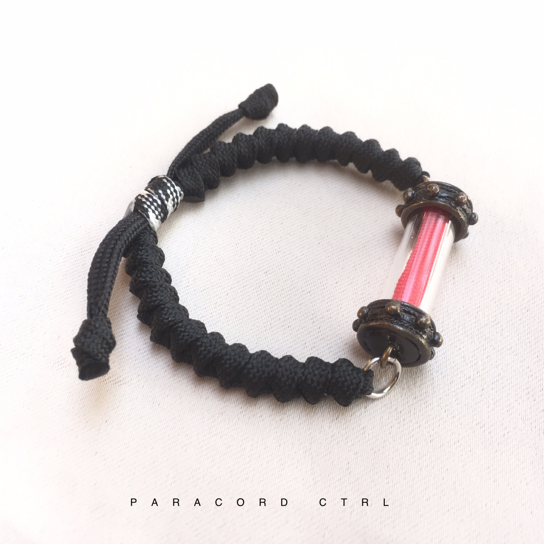 Black color : 001