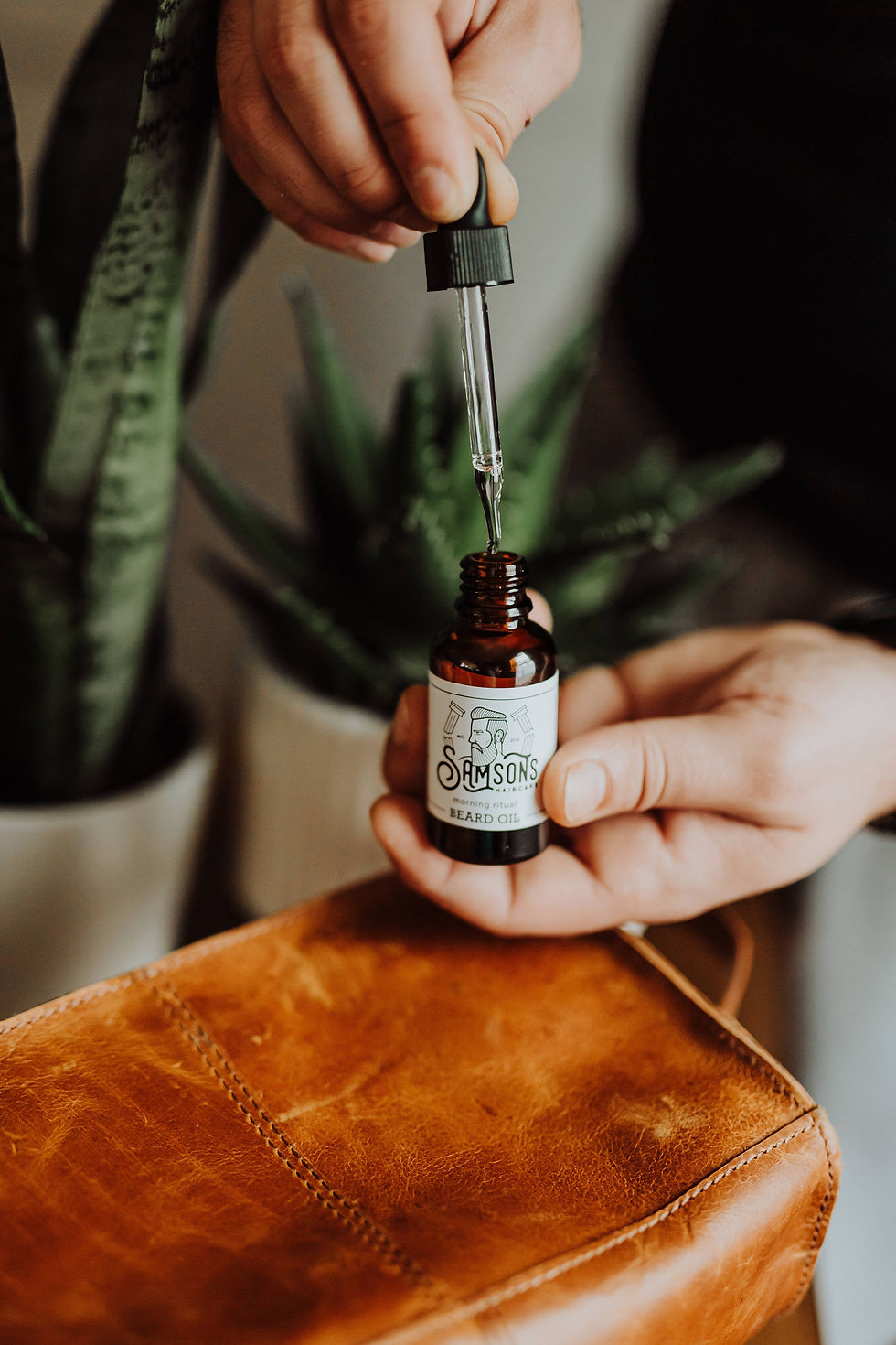 Thumbnail: Moisturizing & Softening Beard Oil with Classic Scent