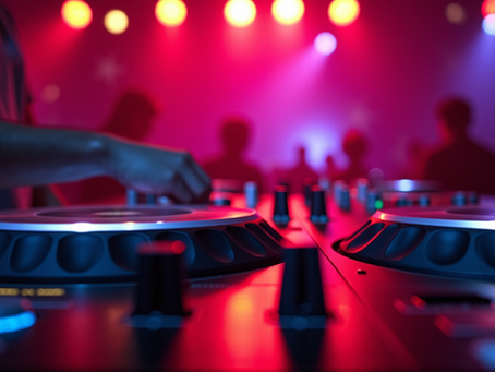 Cómo un dj personalizado para eventos transforma tu celebración con FenixEyes Deejay