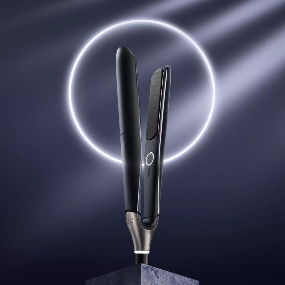 Miniaturbild: Schwarzes Glätteisen ghd CHRONOS Fortschrittlichstes Glätteisen Schwarz 26 mm, Produktpräsentation vor hellem Hintergrund.