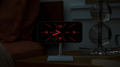 Apples Standby mode at night with glow red clock.