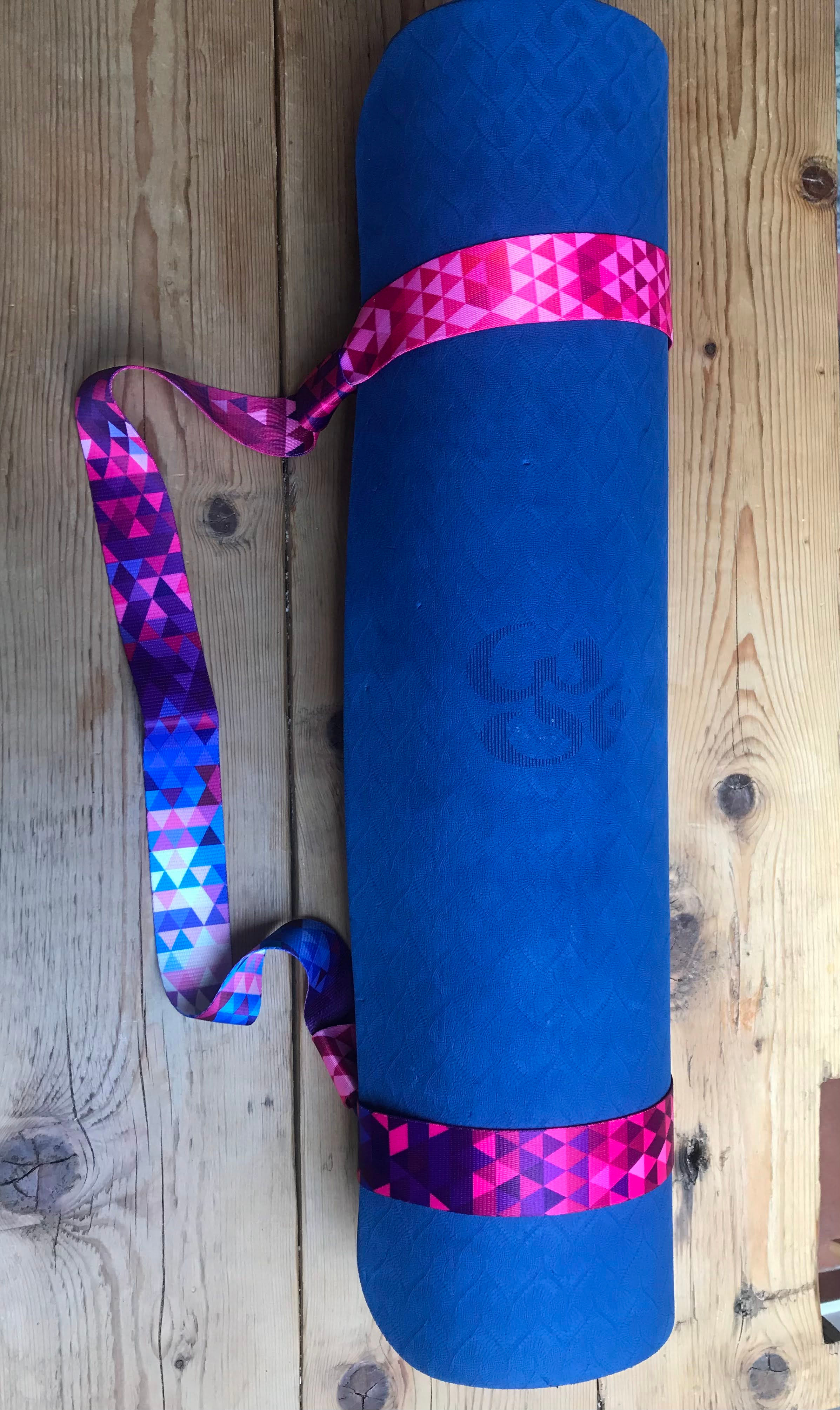 Popruh na jógovou podložku - barevná kostka