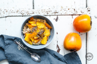 Porridge mit Zimt und Kaki