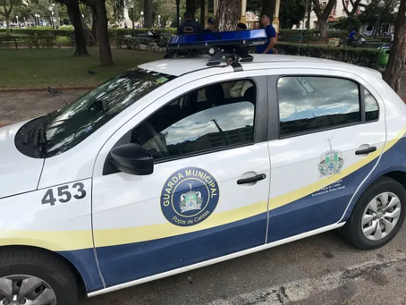 Colisão em Poços de Caldas envolve veículos de transporte e causa retenções no trânsito