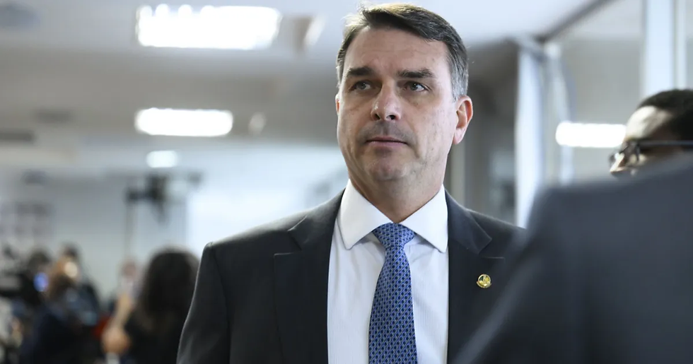 Flávio Bolsonaro diz esperar que Trump atenda pedido para evitar novas tarifas sobre produtos brasileiros