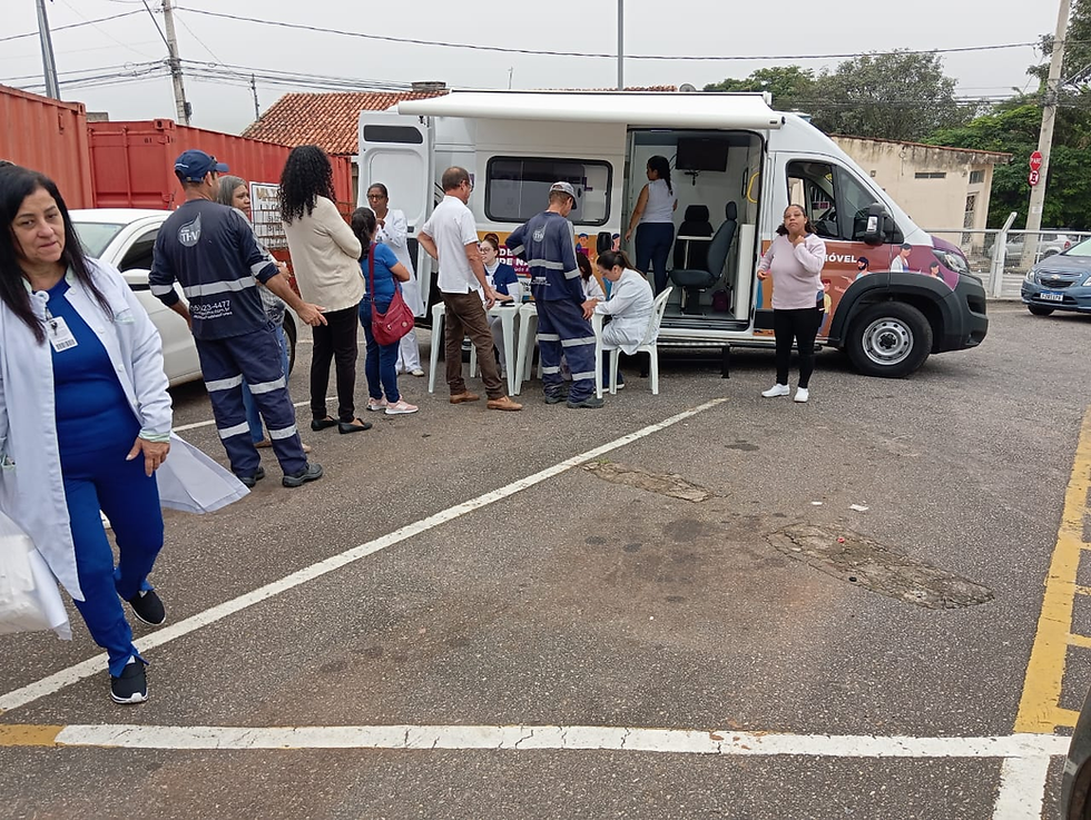 Corrida pela vacina: profissionais da saúde formam fila no HBP em Varginha