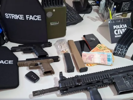 Homem é assassinado por grupo vestido como policiais civis em Juiz de Fora