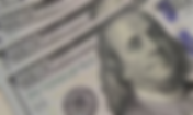 Dólar sobe e se aproxima de R$ 6 após tensão comercial; bolsas globais avançam