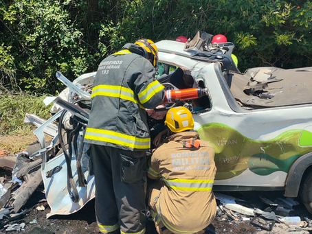 Colisão entre caminhão e picape deixa duas mulheres mortas em Boa Esperança