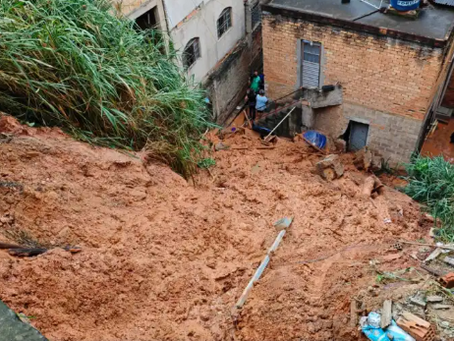 Chuva em BH mantém cerca de 100 imóveis sob monitoramento em áreas de risco