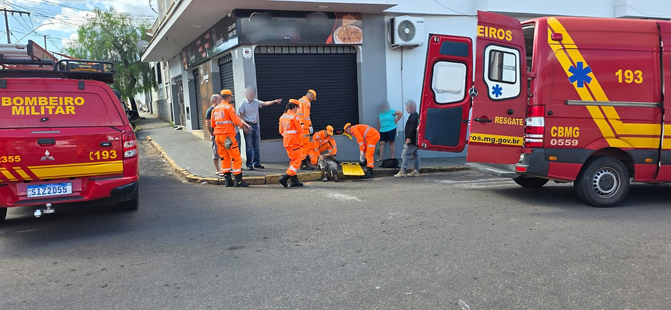 Acidente entre carro e moto elétrica deixa motociclista ferido em Alfenas
