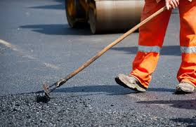 Bairros e avenidas de Varginha recebem limpeza urbana e obras de recapeamento