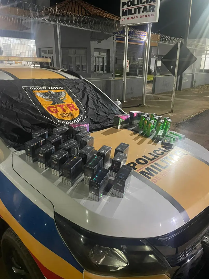 PMMG apreende 119 vapes em ônibus interestadual durante operação em Patos de Minas