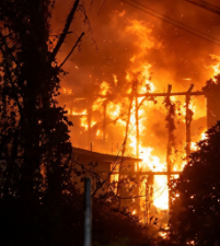 Incêndio atinge comunidade precária de Guryong, em Gangnam, na Coreia do Sul; 107 pessoas são desalojadas