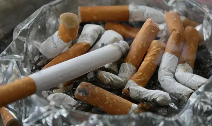 Reino Unido aprova lei que proíbe venda de cigarro para nascidos a partir de 2009