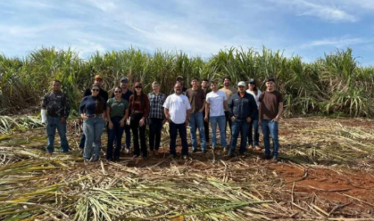 Engenharia Agronômica leva estudantes do 7o e 8o períodos a aulaprática sobre produção de cana-de-açúcar em Boa Esperança