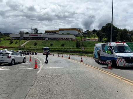 Motociclista morre em colisão frontal com carro em Pouso Alegre