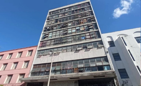 Audiência pública debate regularização de ocupação que abriga 88 famílias no antigo prédio do INSS em Belo Horizonte