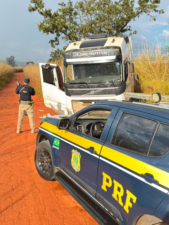 Perseguição de 35 km termina com prisão e recuperação de carreta roubada em Minas Gerais