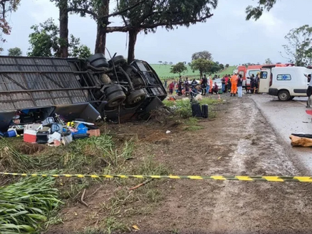 Acidente com ônibus em MG deixa mortos e feridos graves; PRF aponta chuva intensa como fator determinante