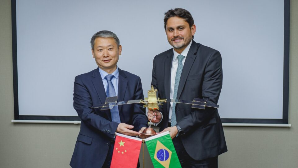 Após Críticas a Elon Musk, Governo Lula Firma Parceria com Concorrente Chinesa da Starlink