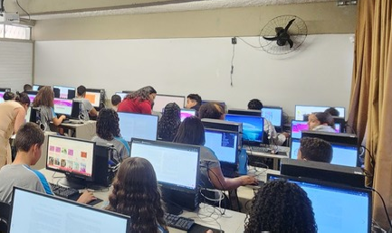 Minas Gerais adota componente curricular inédito de computação para o ensino básico em 2026