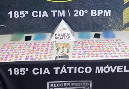 Polícia encontra ecstasy escondido em chocolates e prende barbeiro por tráfico em Pouso Alegre