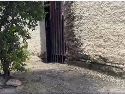 Homem dorme na calçada por causa do calor e é esfaqueado na porta de casa em BH