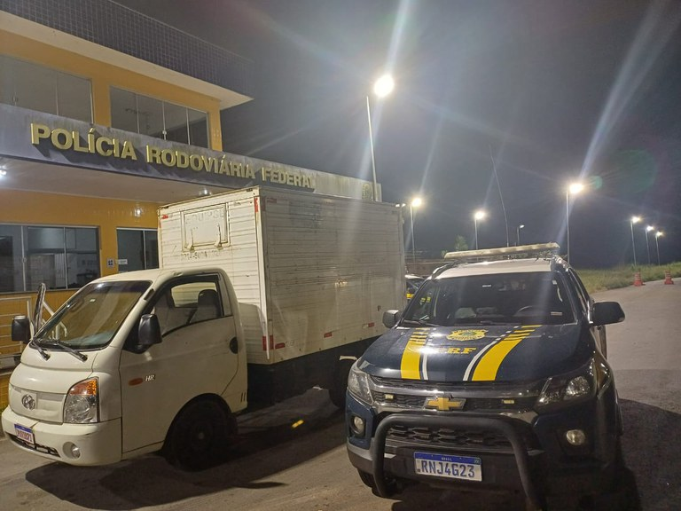 Homem com mandado em aberto é flagrado com carro clonado na BR-381