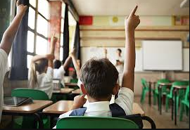 Professores relatam intimidação, censura e vigilância em escolas de todo o país
