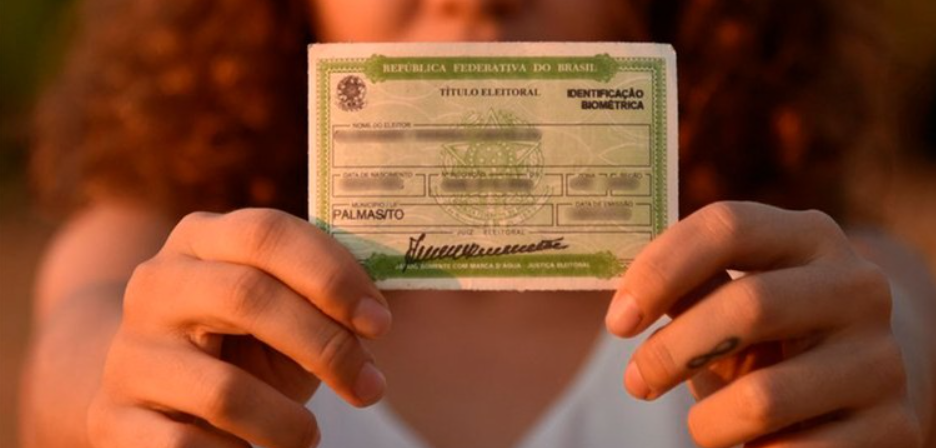 Prazo para tirar título de eleitor vai até 6 de maio e mobiliza jovens em Minas