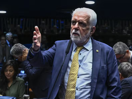 Lula retorna a Brasília e decidirá permanência de Jaques Wagner na liderança do governo no Senado