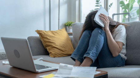 IA e voz clonada: moradora de Varginha perde R$ 1 milhão em novo golpe