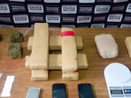 Suspeito de tráfico é detido durante operação policial em Espinosa, no Norte de Minas