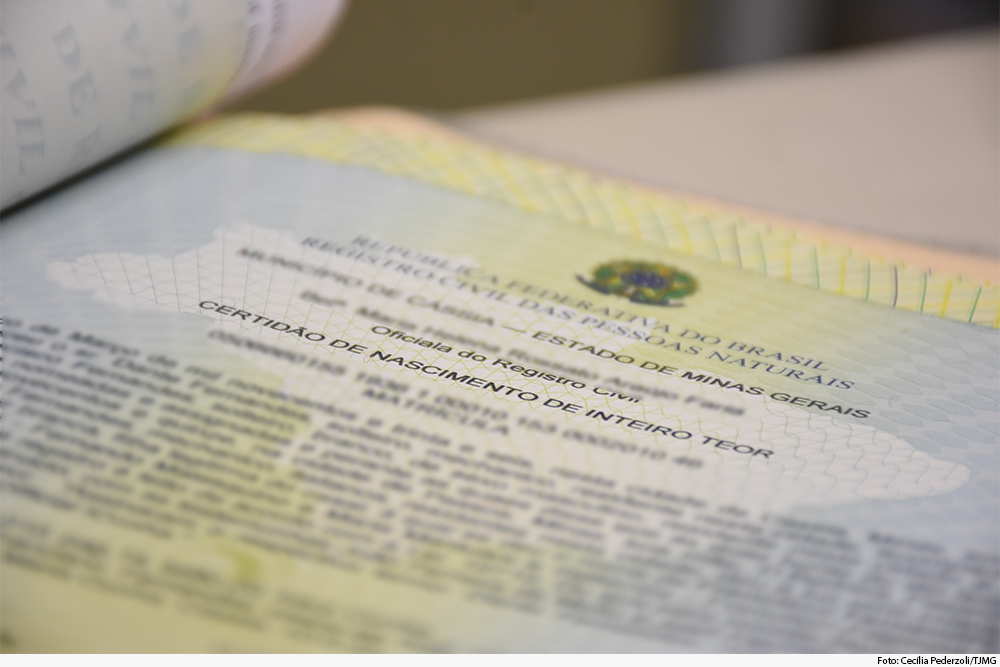 Banco terá de pagar R$ 8 mil a homem transexual por não atualizar nome