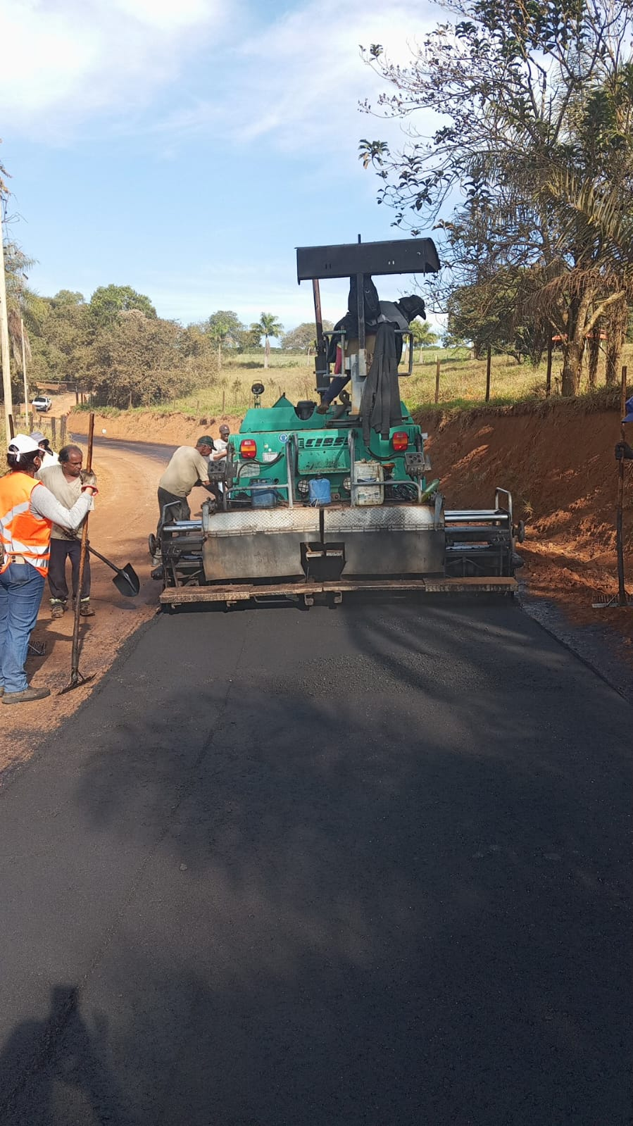 Varginha amplia melhorias viárias com pavimentação e manutenção asfáltica