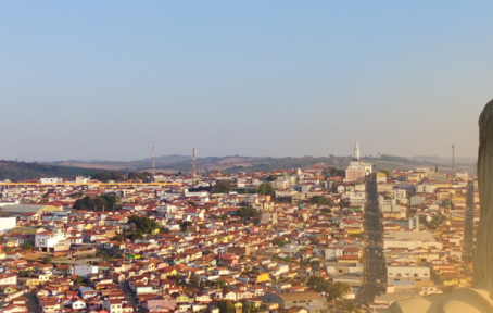 Empresa terá que demolir construções em terreno público após decisão judicial em Elói Mendes