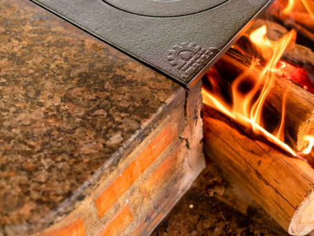 Morador terá que demolir fogão a lenha e indenizar vizinha por danos causados por fumaça