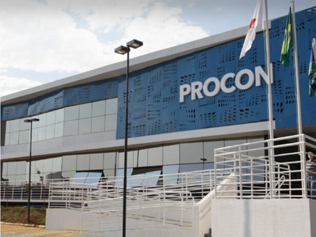 Venda casada e dificuldades de reembolso resultam em punição a empresa de entretenimento