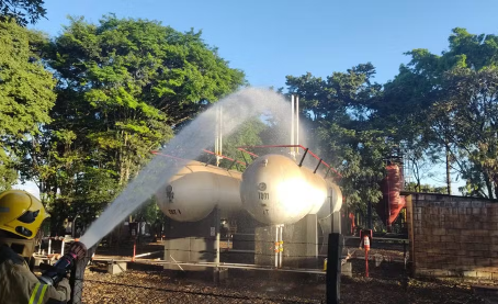 Vazamento de 7 toneladas de gás GLP mobiliza bombeiros em Varginha