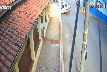 Falha mecânica faz carro atingir poste e deixa duas mulheres feridas em Campestre