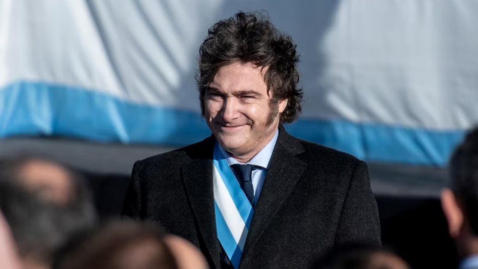 Milei cria cidadania argentina por investimento para estrangeiros