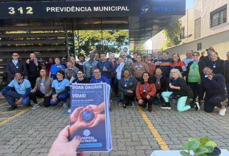 Equipe do Hospital Bom Pastor realiza ação de conscientização sobre doação de órgãos durante encontro de aposentados do Inprev